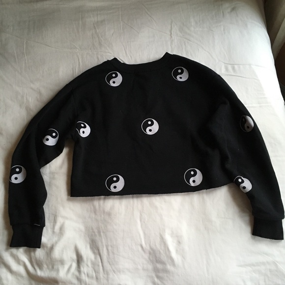 Cropped Yin Yang Sweater Pullover Black Forever 21 - Picture 5 of 6